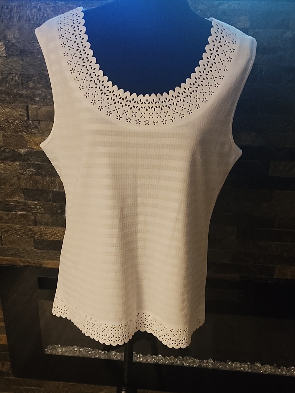 Chances R. White Sleeveless Eyelet Trim Tank Top Size L New With Tags